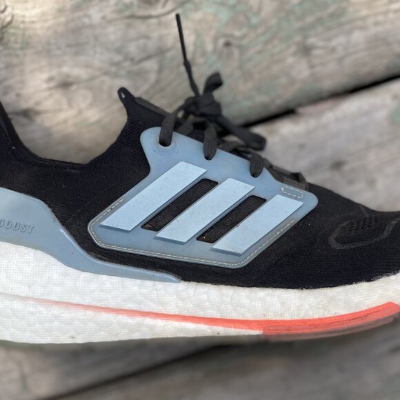 Adidas Ultraboost 22, Size 11.5 - Picture 3 of 3